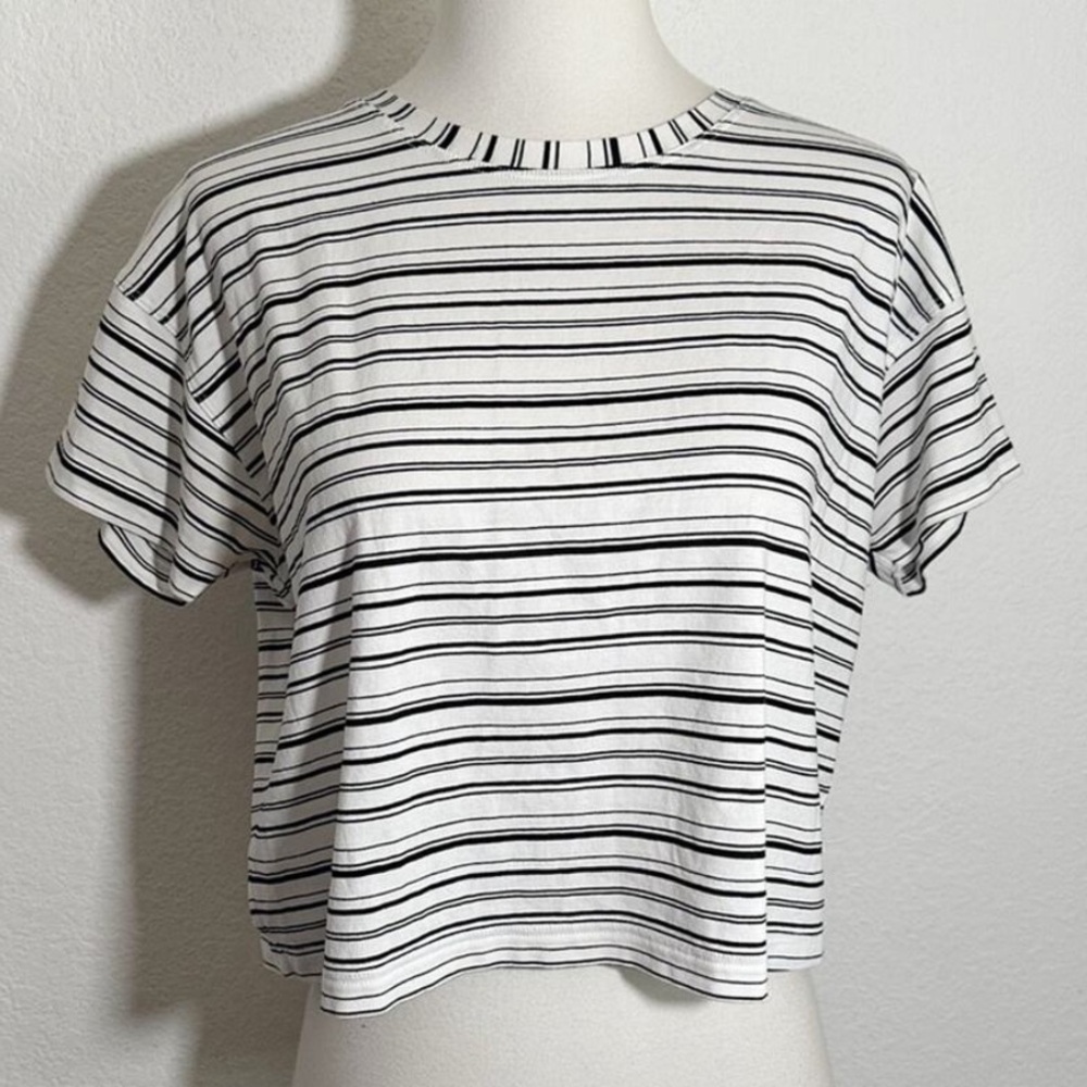 ❤️ Lululemon Cates Tee Size 4 Short Sleeve Stripe White Black